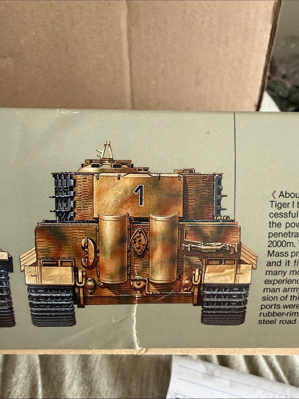 Tiger I Panzerkampfwagen Tank Building Set – Brown Camouflage - Picture 4 of 6